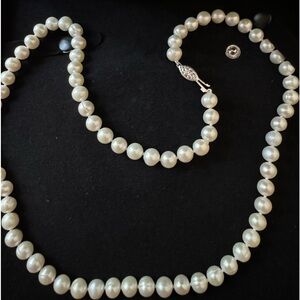 Pearl necklace never worn